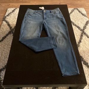 Brand new w/ tags! White House Black Market Med Wash Jean - Curvy Size 14